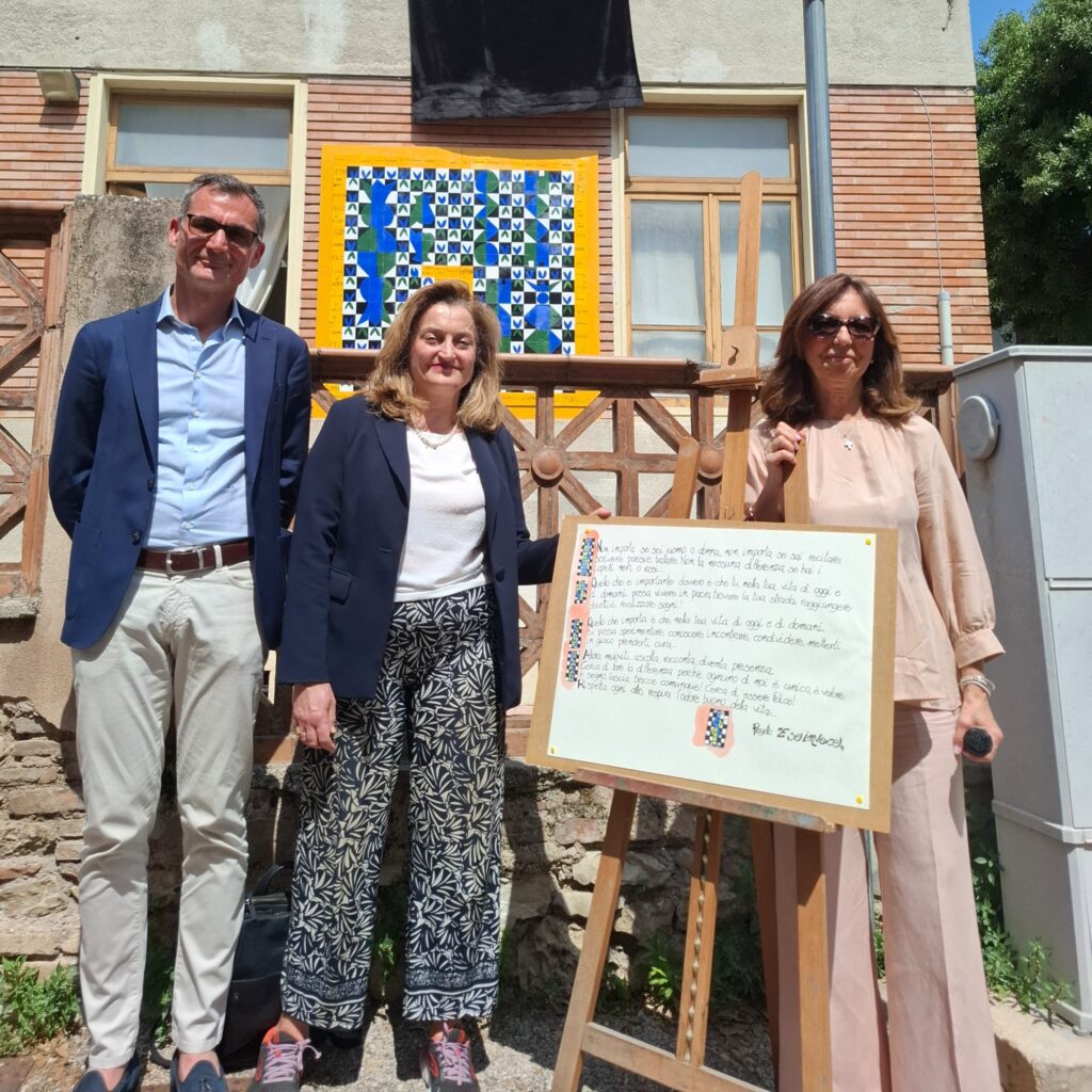 Nella fotografia l'assessore all'Istruzione del Comune di Foligno, Elisabetta Ugolinelli, e la Dirigente scolastica dell'Istituto Comprensivo Foligno 1, Grazia Maria Cecconi.